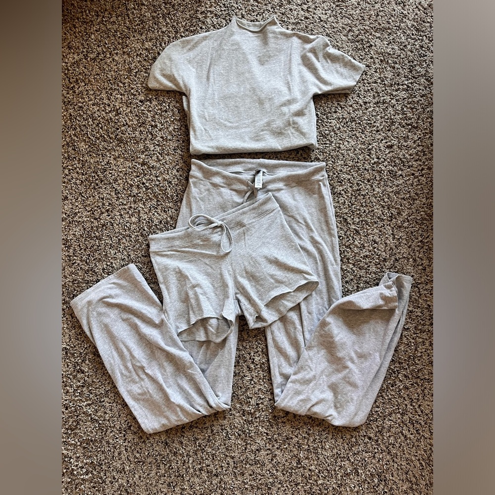 Skims set - Skims tee and Skims pants